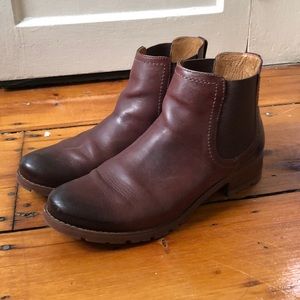 Sofft Chelsea boots